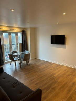 2 Bed 2 Bathroom Apartment central location